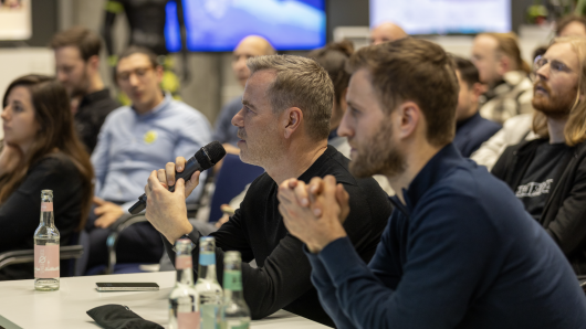panel of deep tech investors giving startups feedback